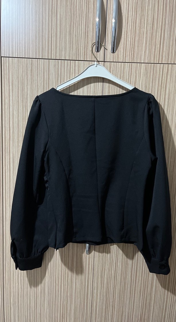 Uzun Kollu Siyah V Yaka Kadın Bluz - Görsel 3