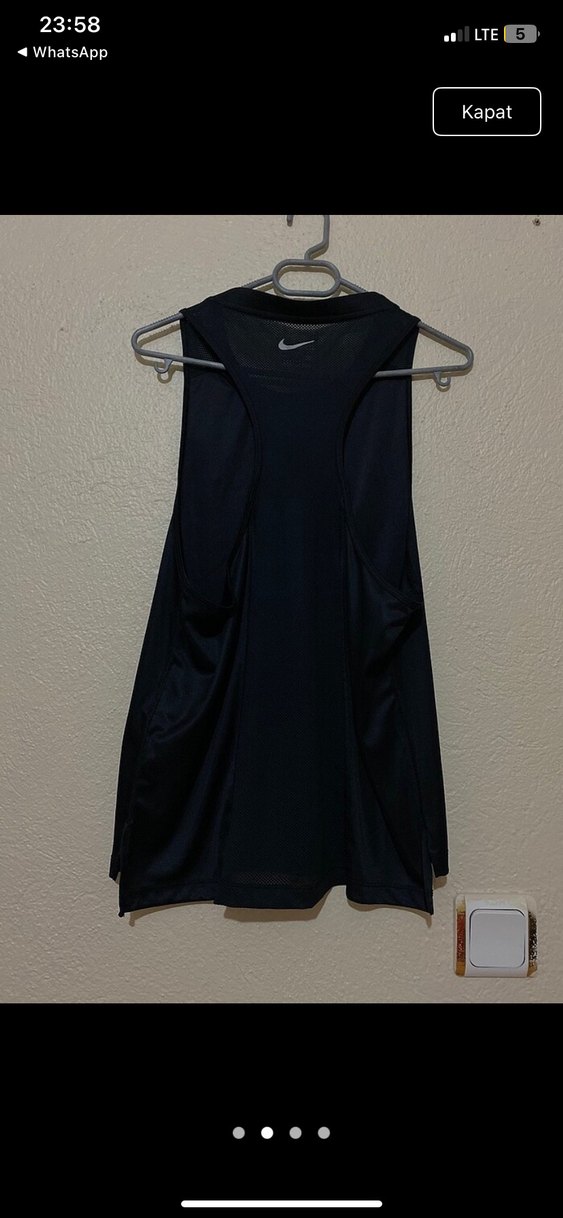 Siyah Yüksek Yakalı Kadın Atlet - Görsel 2