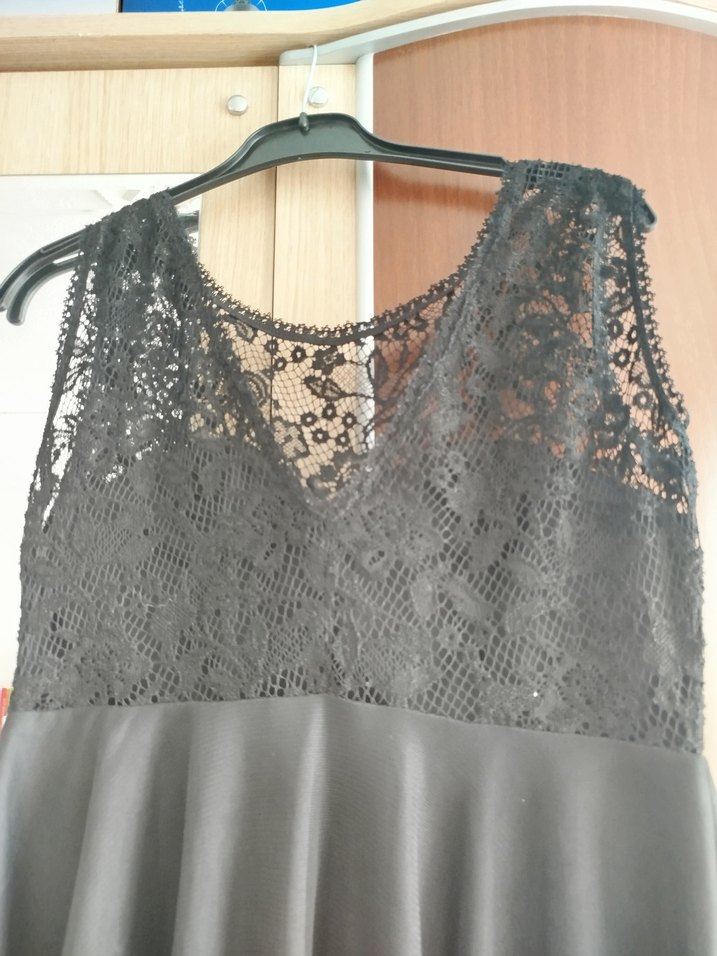 Dantel Detaylı Siyah Midi V Yaka Elbise - Görsel 4