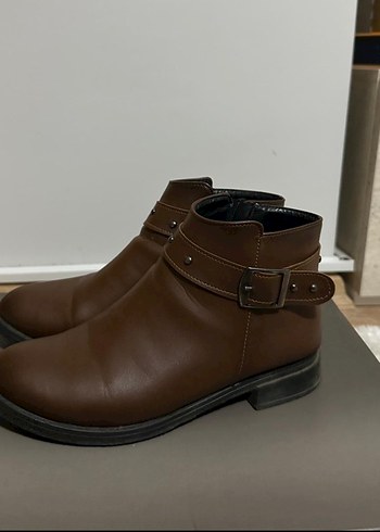 Kahverengi Deri Tokalı Kadın Bot - Görsel 2