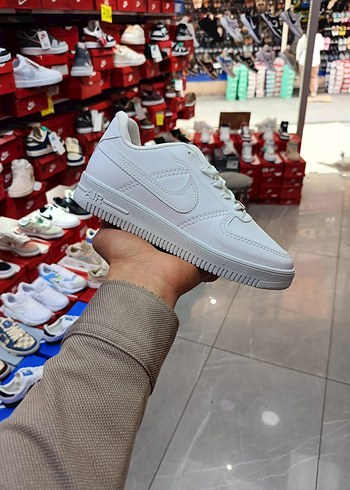 Beyaz Bağcıklı Kadın Spor Ayakkabı