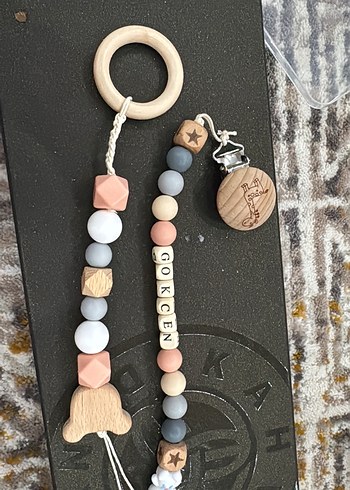 Diğer Pastel Renkli İsimli emzik askısı çocuk aksesuarı