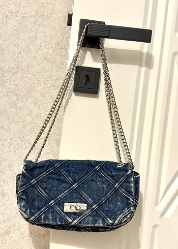 Zincir Detaylı Denim Çanta