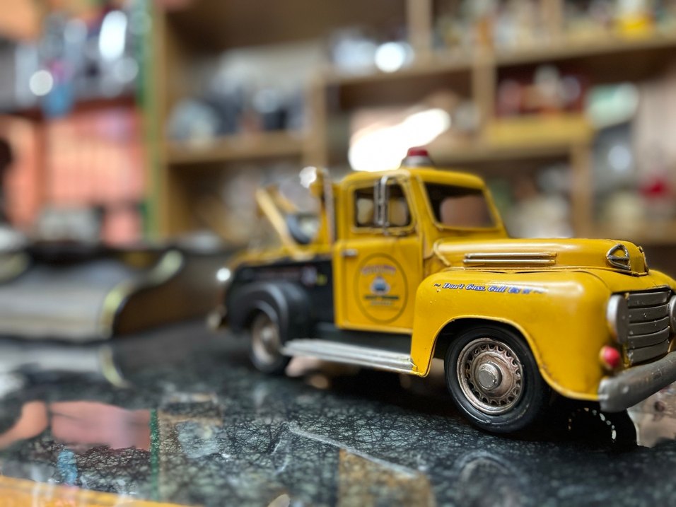 Sarı Renkli Oyuncak Araba - Görsel 3