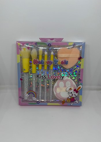 Beden Renk Pastel Pembe Makyaj Fırça Seti - Kiss Lovely