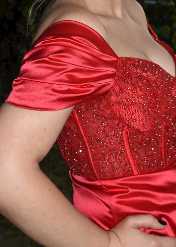 Kırmızı Drapeli Uzun Abiye Elbise - Görsel 4