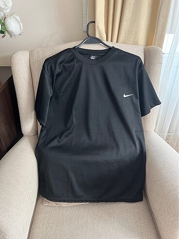 Nike spor tişörtü