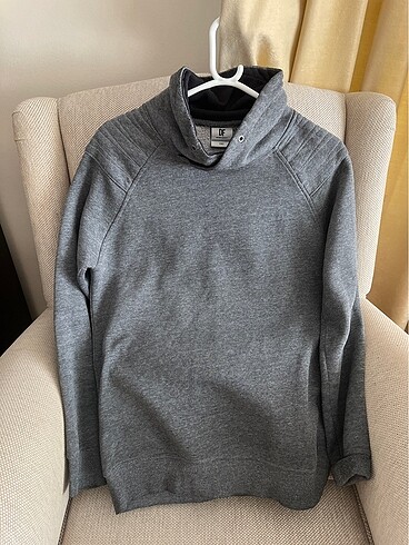 Şık dizayn gri sweatshirt