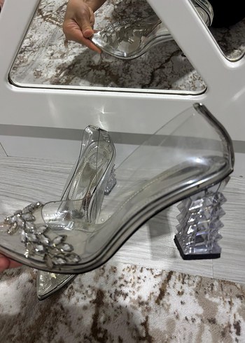 Gri Şeffaf Topuklu Kadın Ayakkabı - Görsel 8