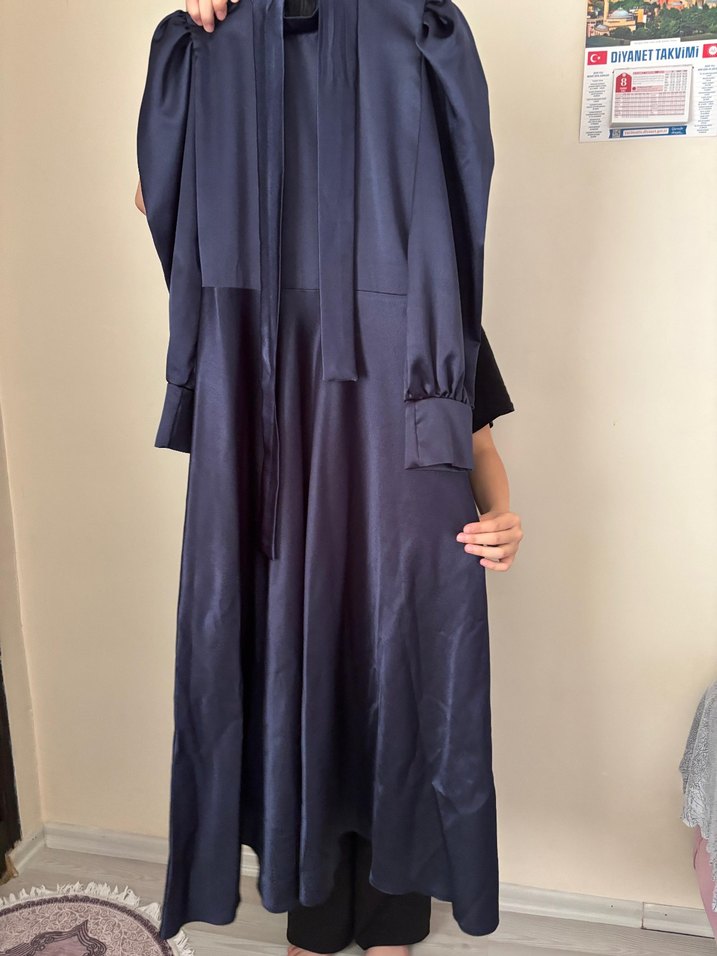 Lacivert Drapeli balon kol saten tesettür abiye - Görsel 5
