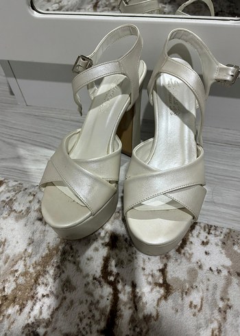 Beyaz Platform Topuklu Kadın Ayakkabı - Görsel 2