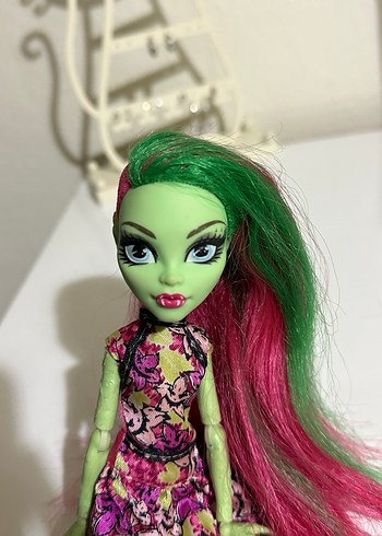 Monster High Venus McFlytrap bebek - Görsel 2