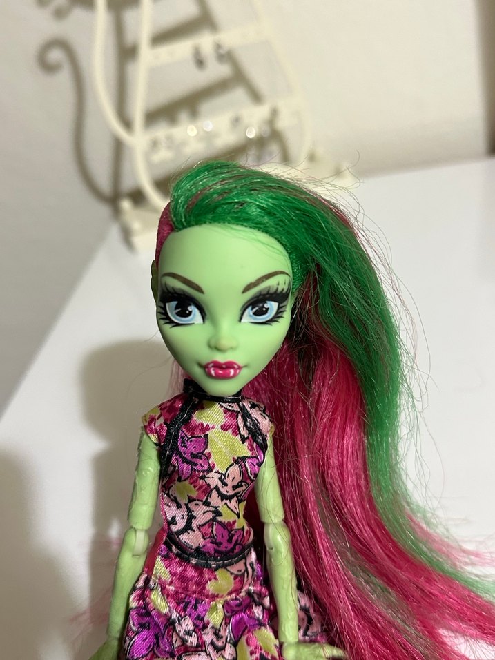 Monster High Venus McFlytrap bebek - Görsel 2