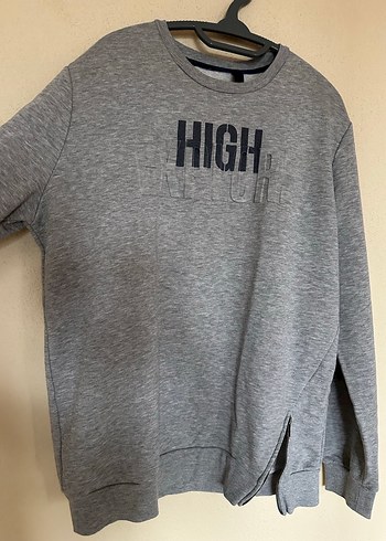 Gri Yüksek Yaka Baskılı Erkek Sweatshirt - Görsel 2