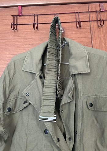 Düğmeli Kamuflaj Desenli Kadın Trençkot - Görsel 3