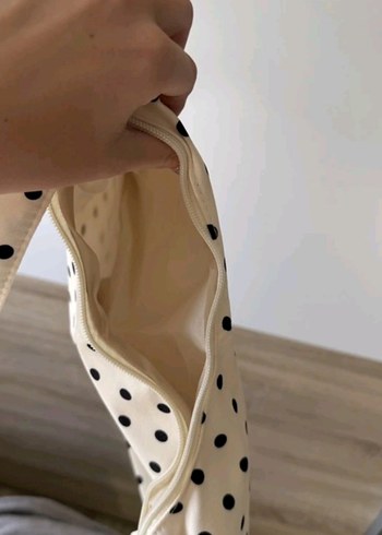 Puantiyeli Fermuarlı Kadın Çanta - Görsel 3