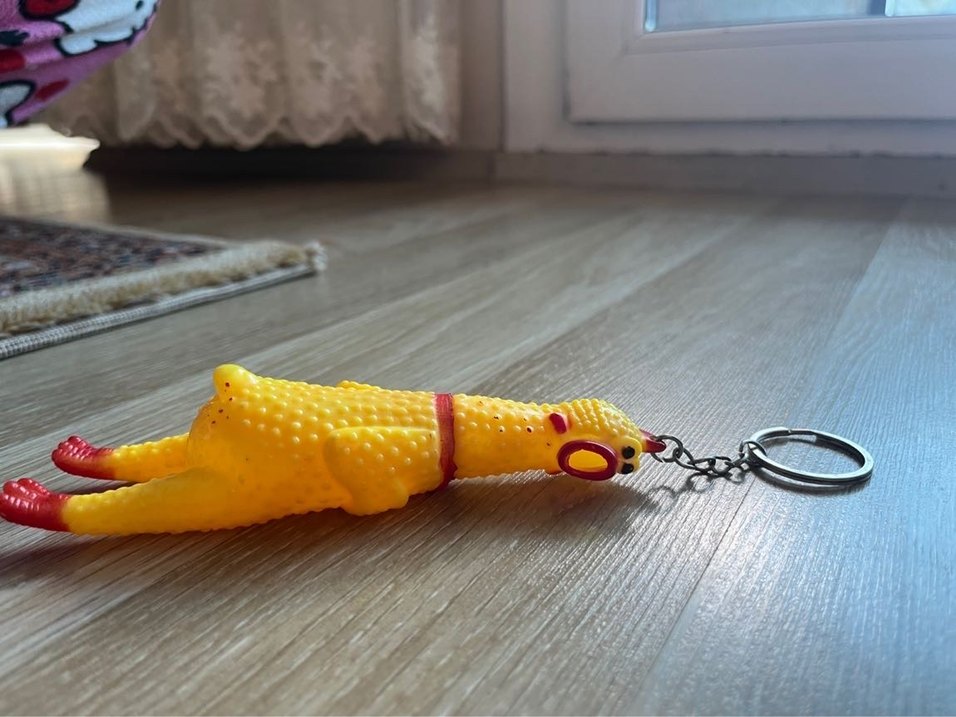 Sarı Püsküllü Tavuk Figürlü Anahtarlık - Görsel 3