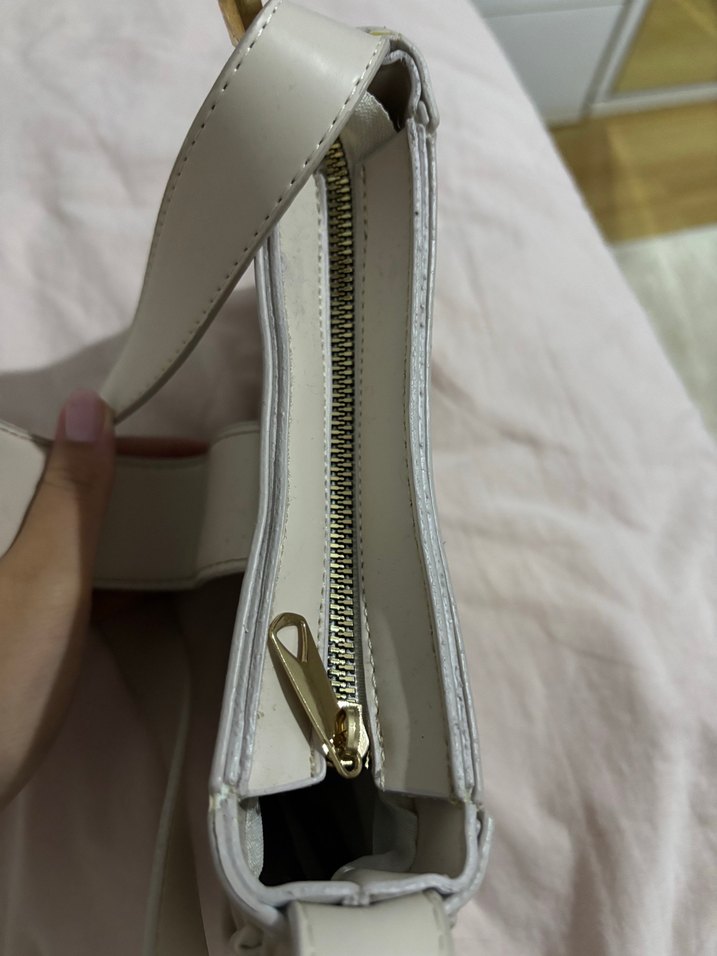 Beyaz Deri Tokalı Kadın Çanta - Görsel 3