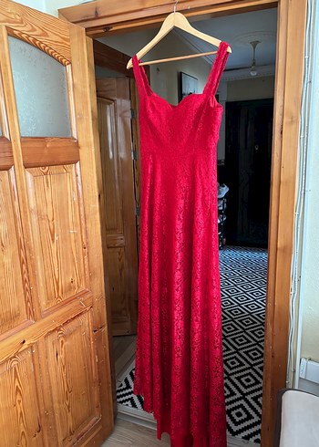 Dantel Detaylı V Yakalı Uzun Abiye - Görsel 2