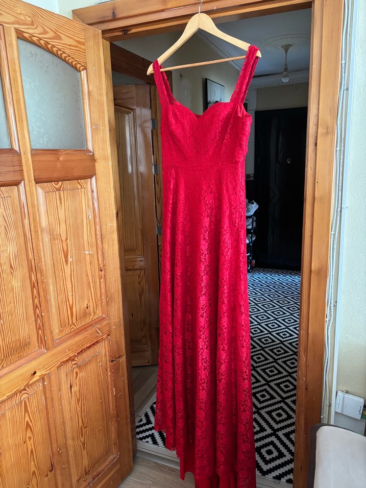 Dantel Detaylı V Yakalı Uzun Abiye - Görsel 2