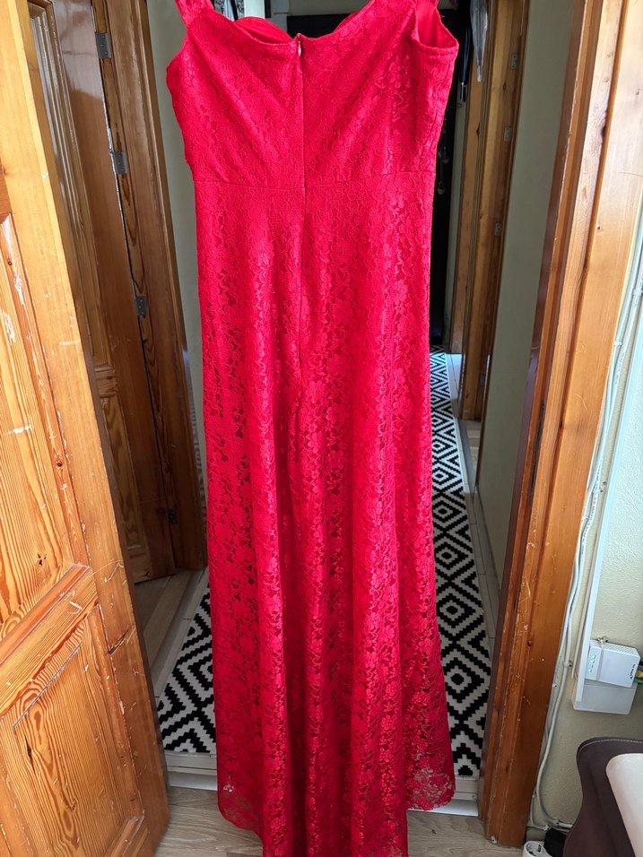 Dantel Detaylı V Yakalı Uzun Abiye - Görsel 4