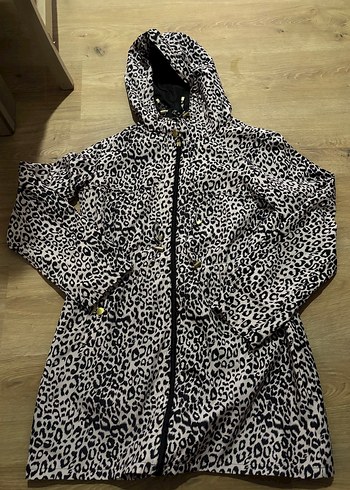 40 Beden Leopar Desenli Kadın Kapüşonlu Yağmurluk