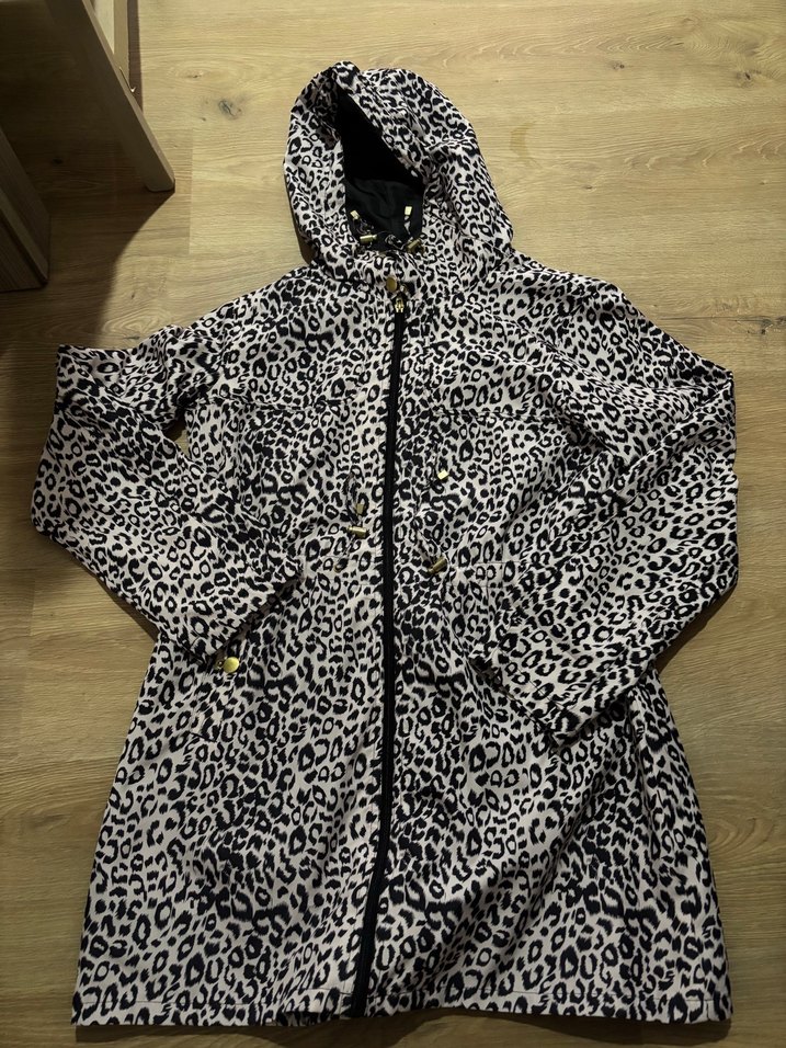 Leopar Desenli Kadın Kapüşonlu Yağmurluk - Görsel 2