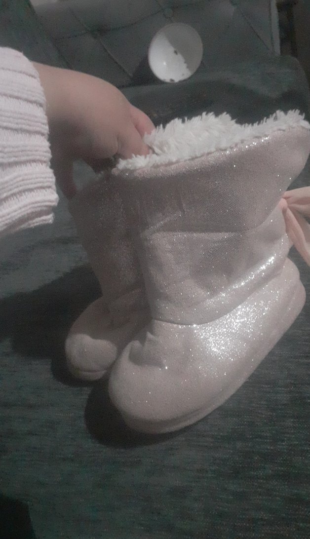 Kız Çocuk Beyaz Kürklü Ev Terliği - Görsel 3