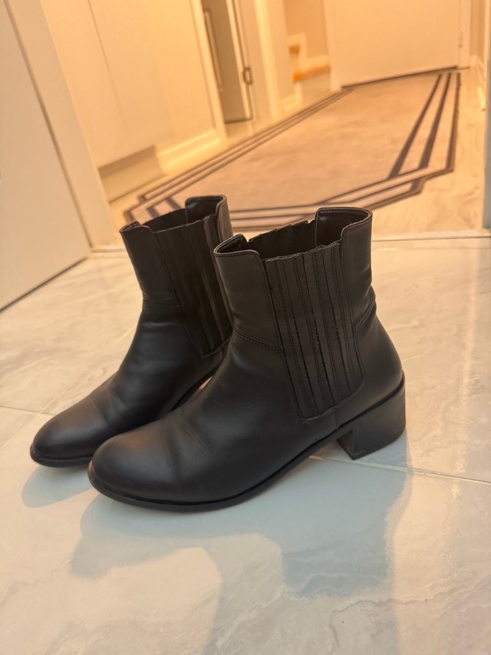 Siyah Deri Pliseli Kadın Bot - Görsel 4
