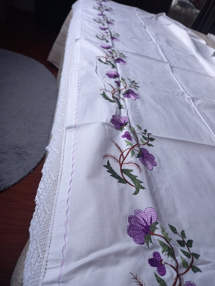 İşlemeli Mor Desenli yatak odası takımı - Görsel 2