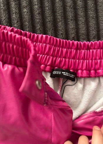 Kadın Pembe Mini Deri Şort - Görsel 3