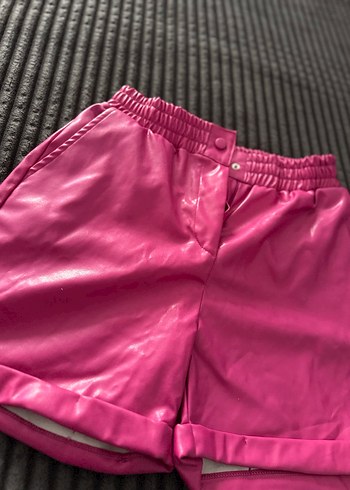 Kadın Pembe Mini Deri Şort - Görsel 2