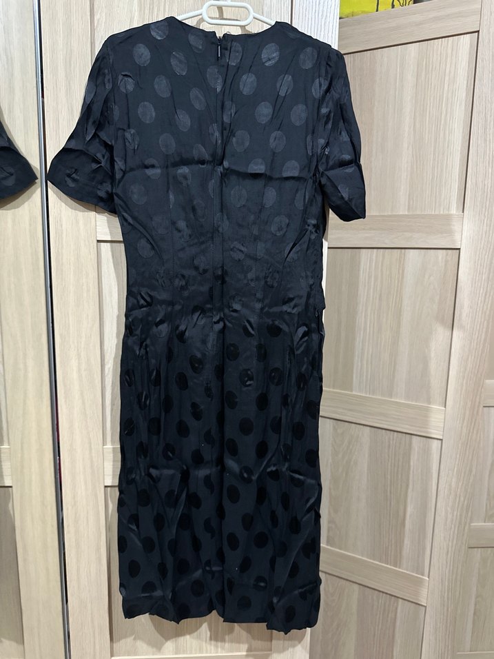 Mango marka Siyah parlak Puantiyeli elbise - Görsel 4