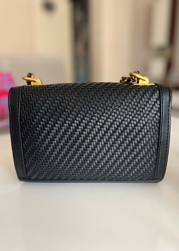 Beden GUESS Siyah Deri Zincir Detaylı Çanta