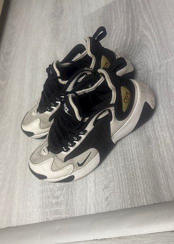 36 Beden Kadın Beyaz Siyah Puff Detaylı nike Spor Ayakkabı