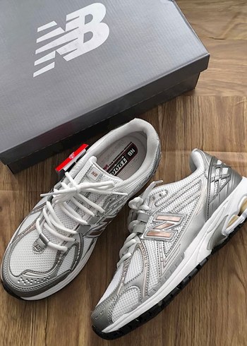 New Balance Beyaz Gri Kadın Spor Ayakkabı