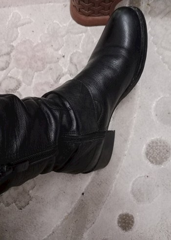 Kadın Siyah Deri Tokalı Dizüstü Bot - Görsel 2