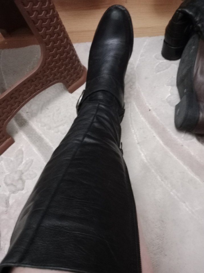 Kadın Siyah Deri Tokalı Dizüstü Bot - Görsel 3