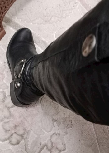 Siyah Deri Tokalı Diz Boyu Kadın Çizme - Görsel 3