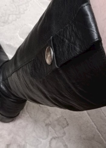 Siyah Deri Tokalı Diz Boyu Kadın Çizme - Görsel 2