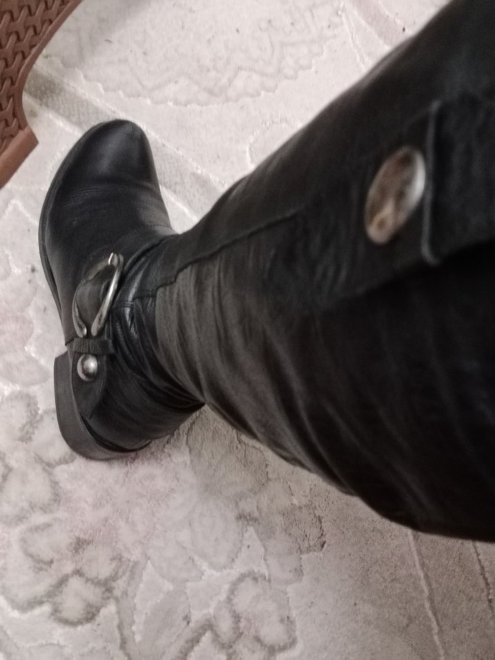 Siyah Deri Tokalı Diz Boyu Kadın Çizme - Görsel 3