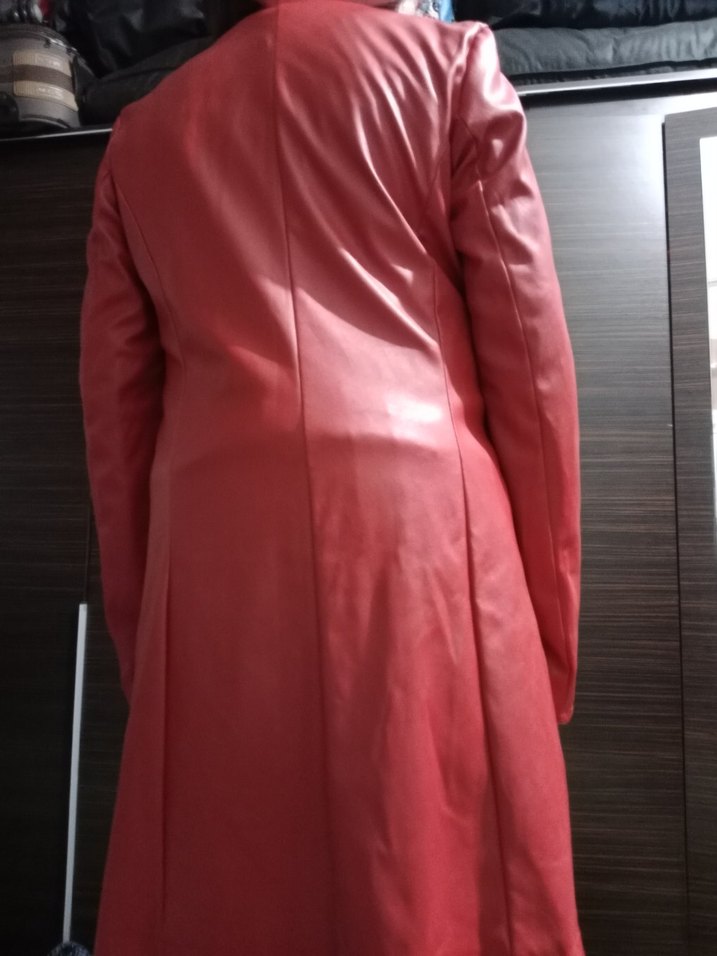 Parlak Kırmızı Deri Midi Hamile Kabanı - Görsel 2