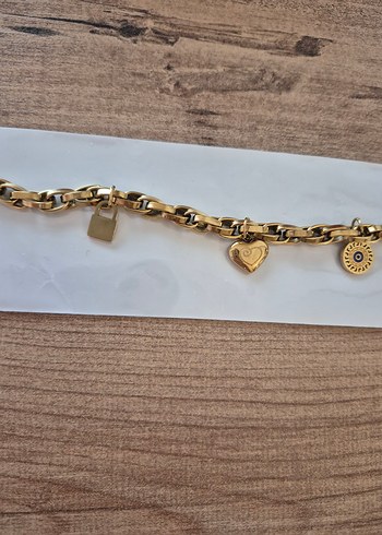 Zincir Detaylı Parlak Altın Renkli Bileklik - Görsel 2