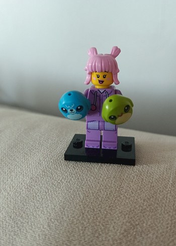 Mor Renkli Lego Figür