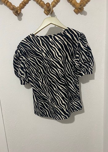 Trendyol & Milla Zebra Desenli Kısa Kollu Mini Bluz