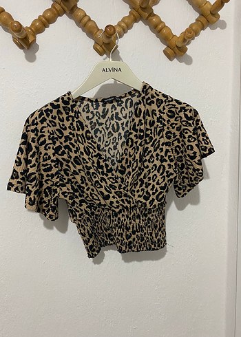 Kısa Kollu Leopar Desenli V Yaka Bluz