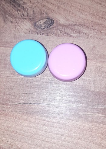 Diğer Mavi ve Pembe Kapaklı Küçük Krem Kutuları