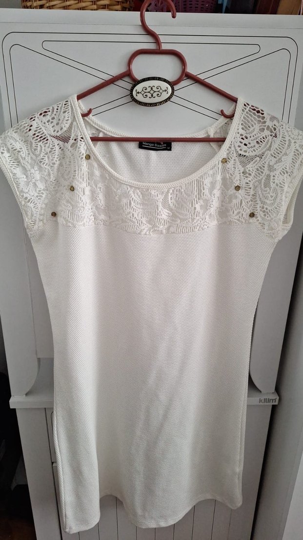 Düğmeli Nakışlı Beyaz Kısa Kollu elbise - Görsel 2