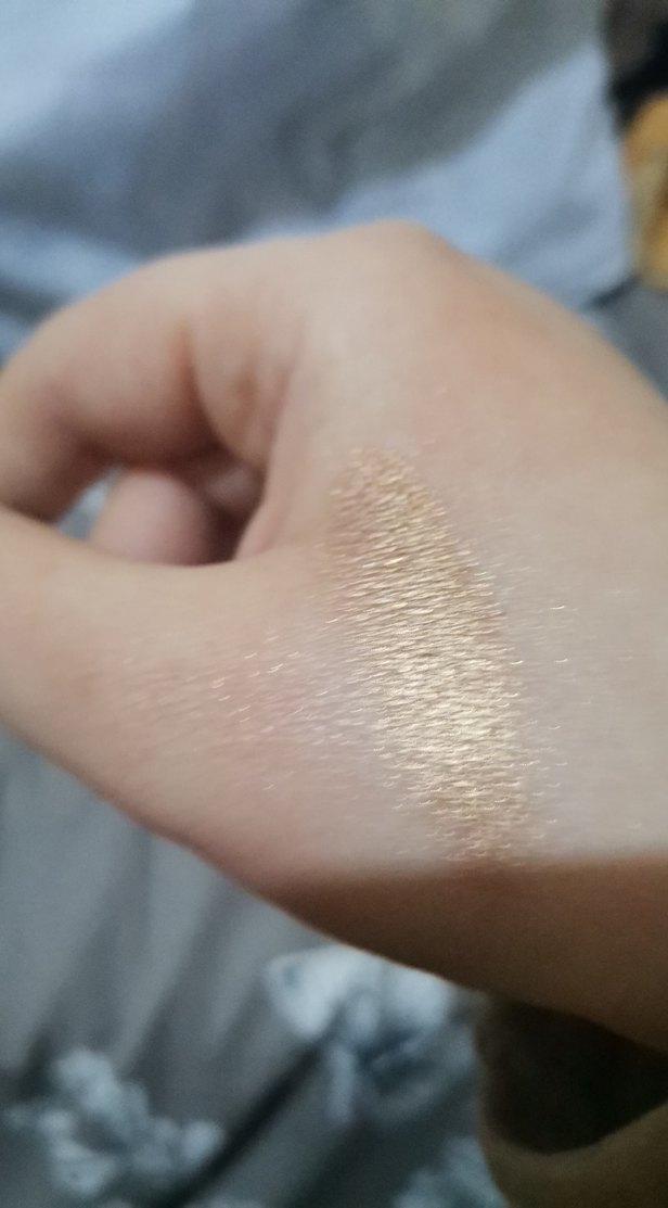 Essence Parlak Bej Göz Farı - Görsel 4