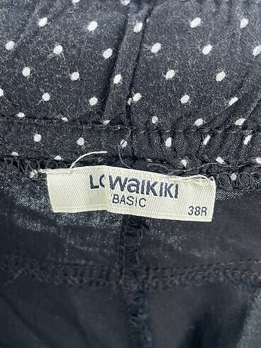 38 Beden siyah Renk LC Waikiki Düz Kesim %70 İndirimli.